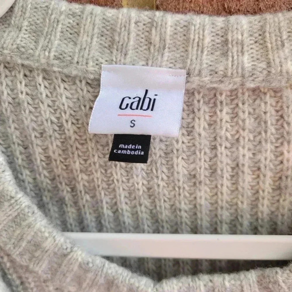 CAbi Nip Sweater With a long shawl extending from hand to shoulder 69×28 - Picture 4 of 12